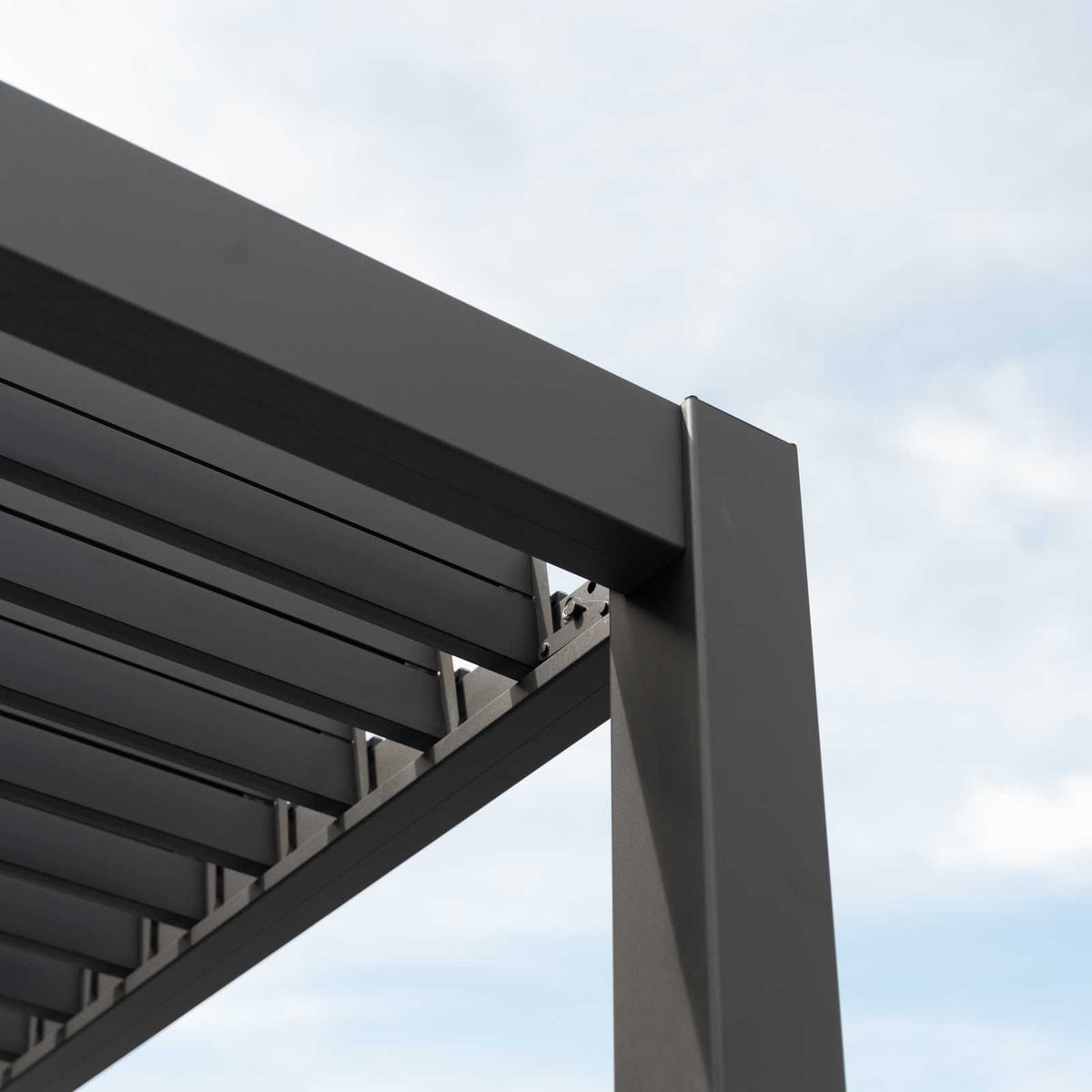 Titan Free Standing 4.0*3.0M Rectangular Manually Operated Pergola