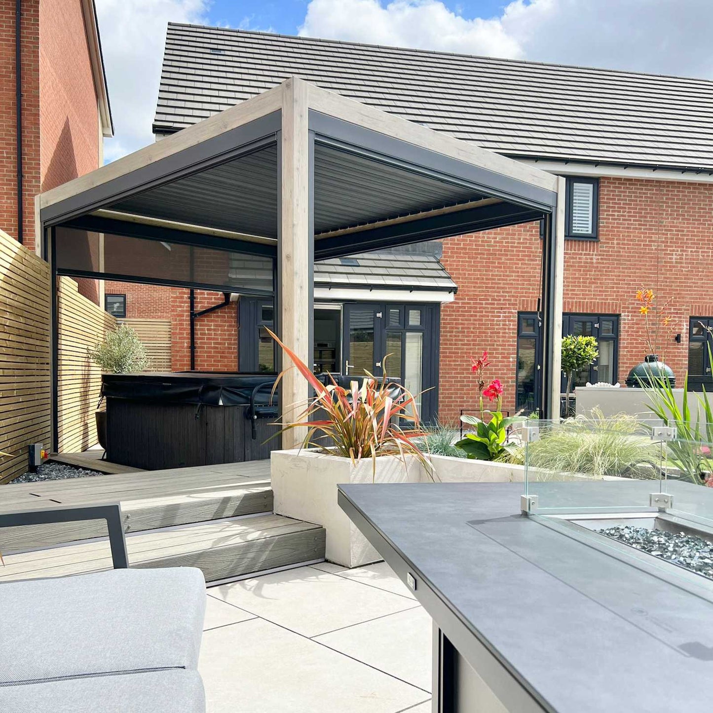 Titan Free Standing 4.0*3.0M Rectangular Manually Operated Pergola (Wood Look)
