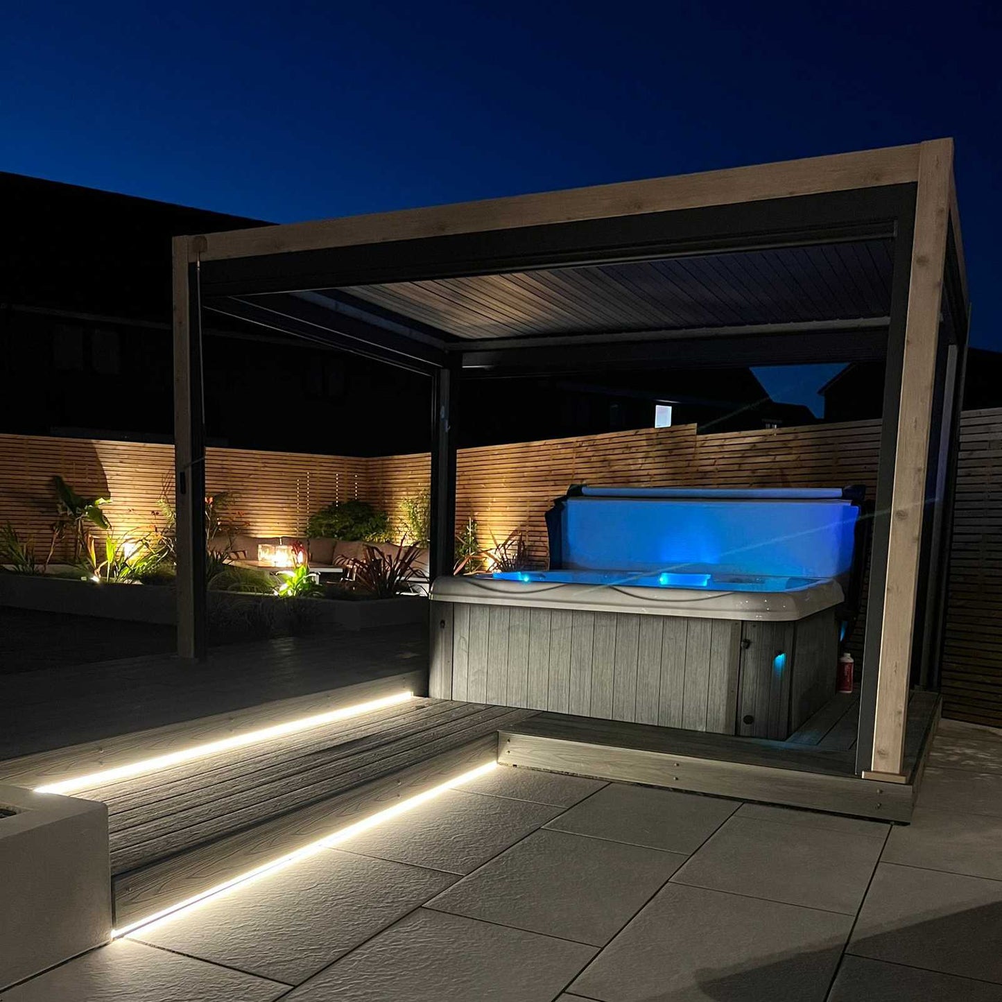 Titan Free Standing 4.0*3.0M Rectangular Manually Operated Pergola (Wood Look)